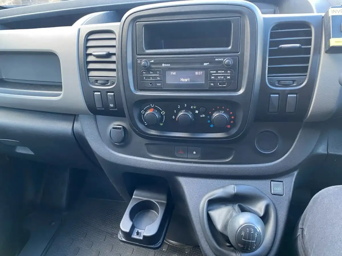 2017-renault-trafic-16dci-sl27-120-business-e6-panel-big-34