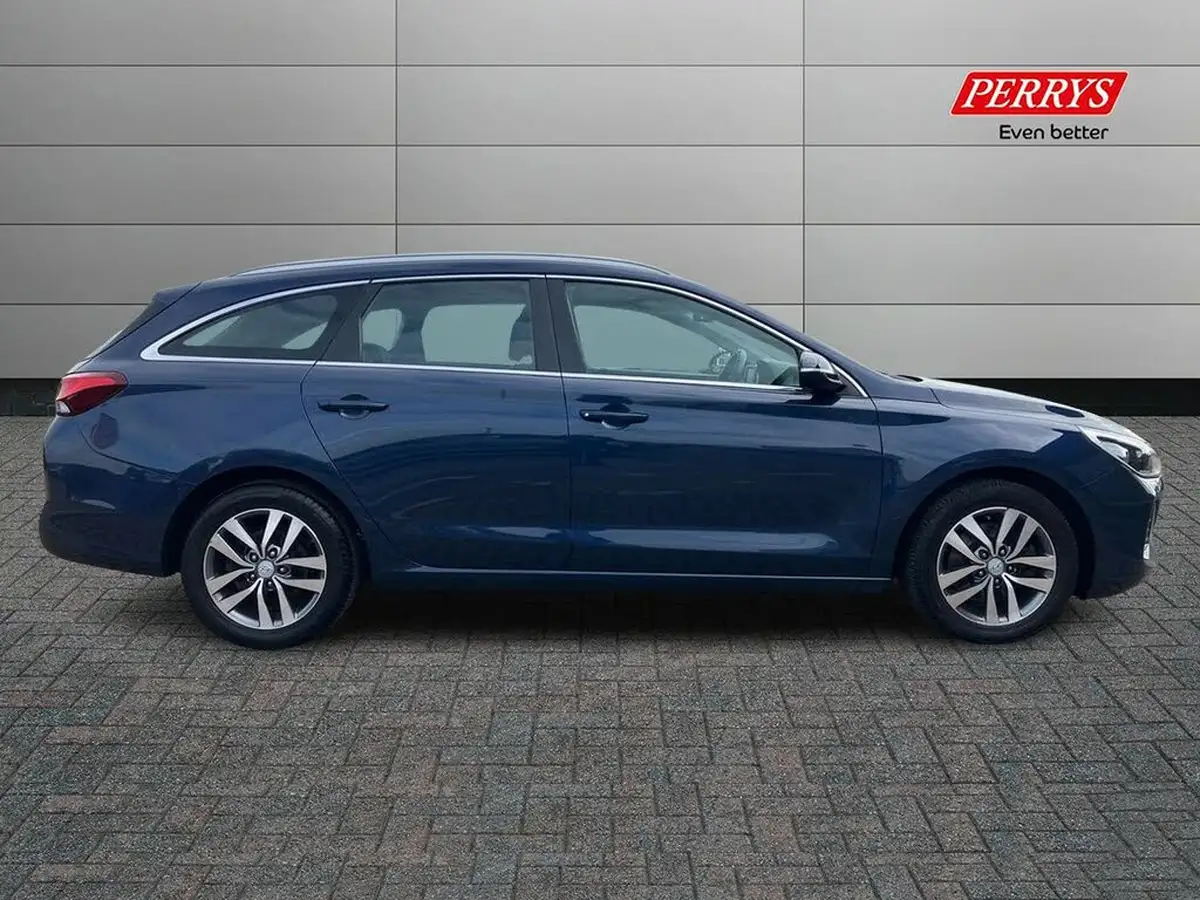2017-hyundai-i30-14-t-gdi-se-nav-tourer-big-2