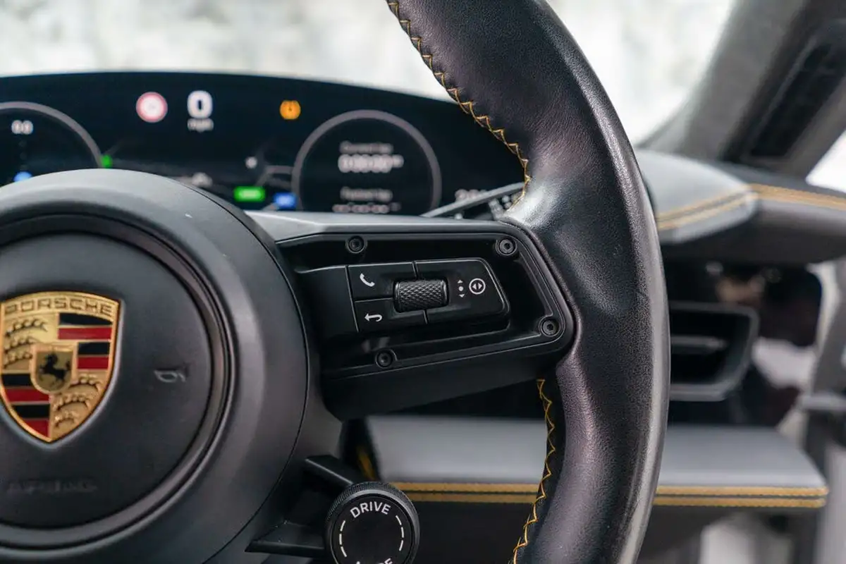 2021-porsche-taycan-e-turbo-s-cross-turismo-awd-big-33