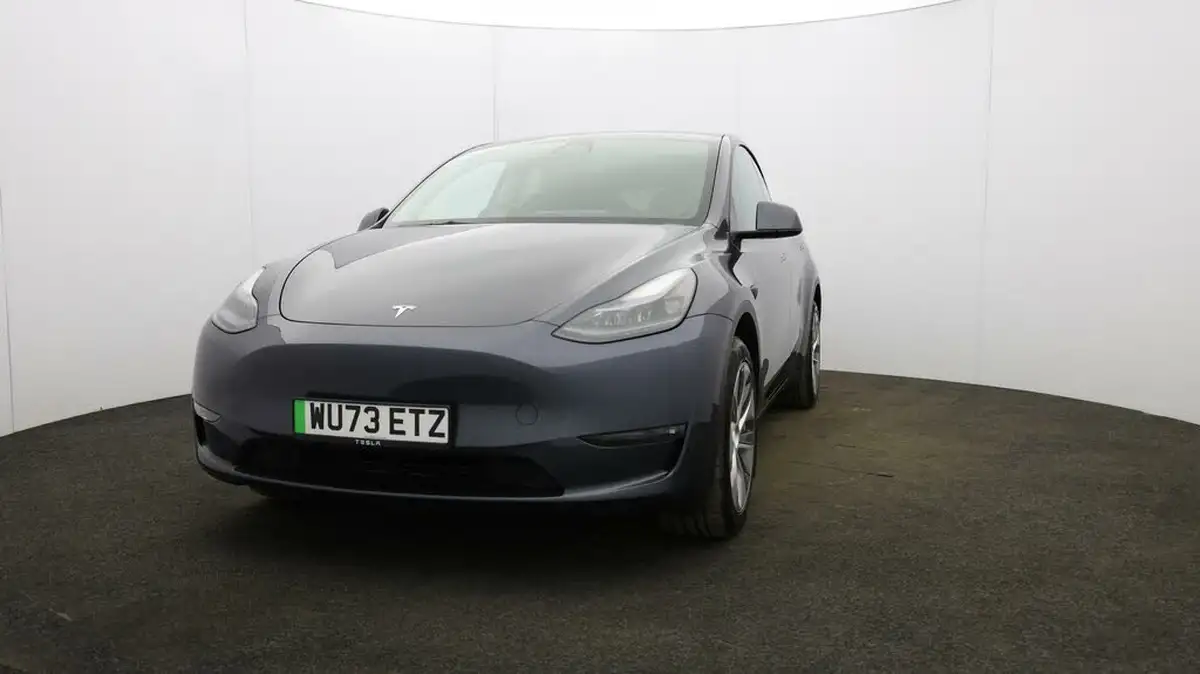 2023-tesla-model-y-e-long-range-big-32