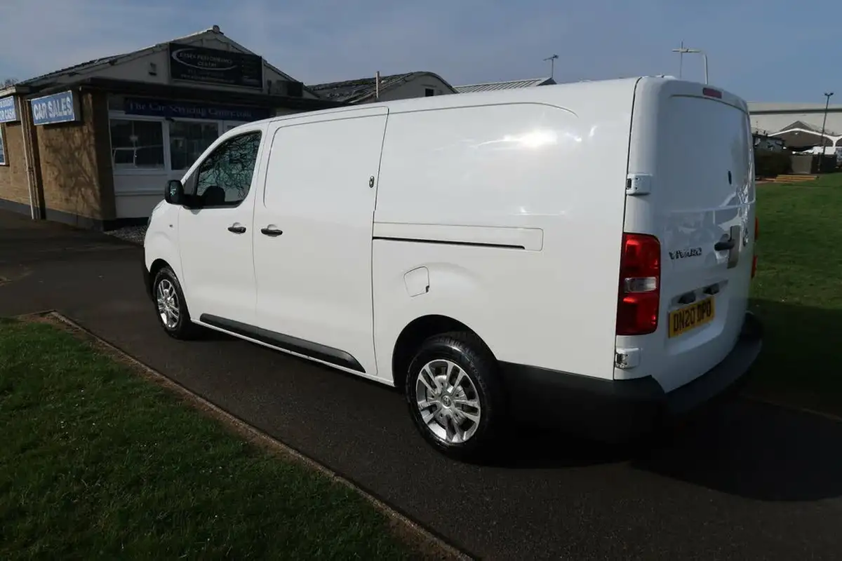 2020-vauxhall-vivaro-20td-3100-l2h1-dynamic-big-9