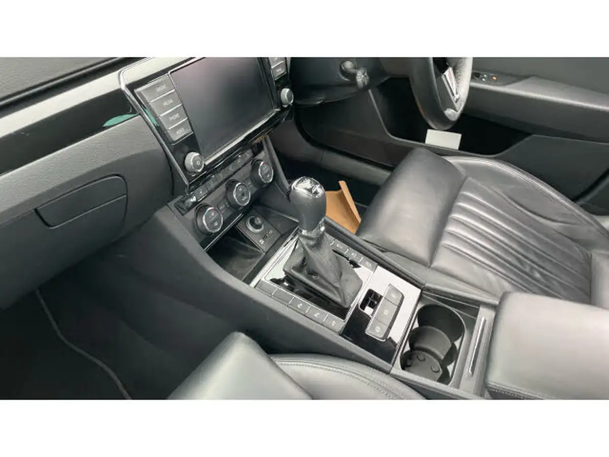 2016-skoda-superb-20tdi-scr-laurin-klement-190ps-4x4-hatchback-dsg-big-12