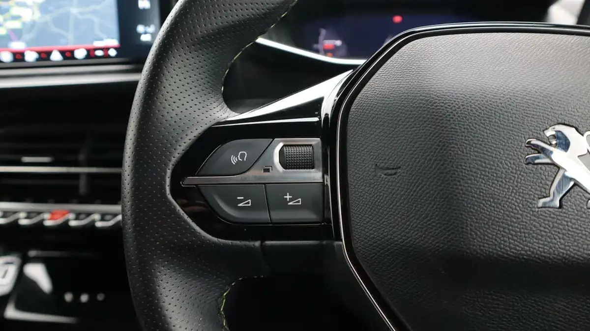 2022-peugeot-2008-suv-12-puretech-gt-big-26