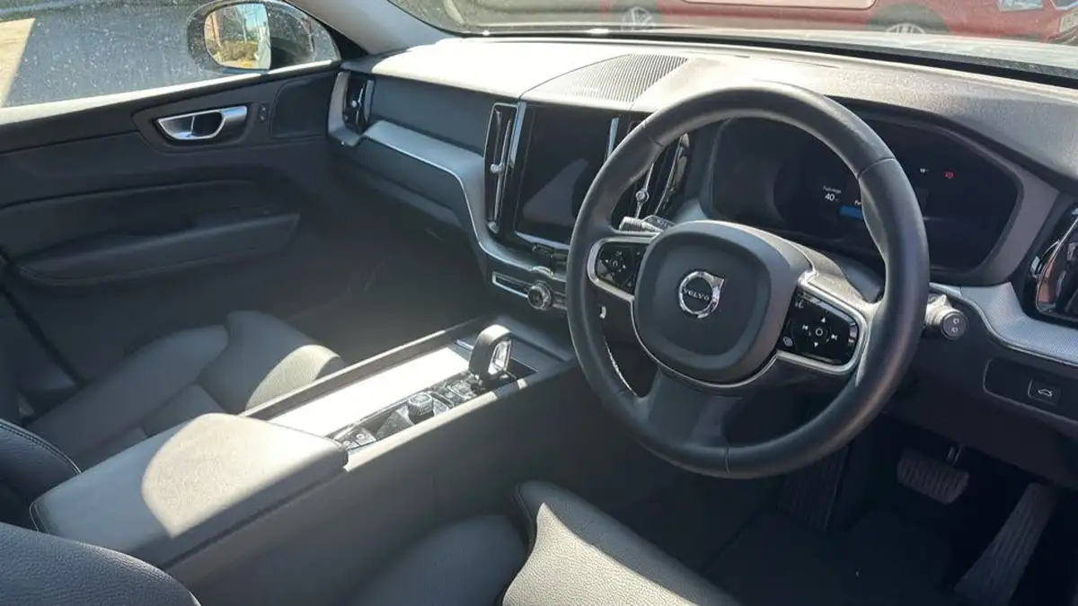 2023-volvo-xc60-20td-b4-plus-big-4