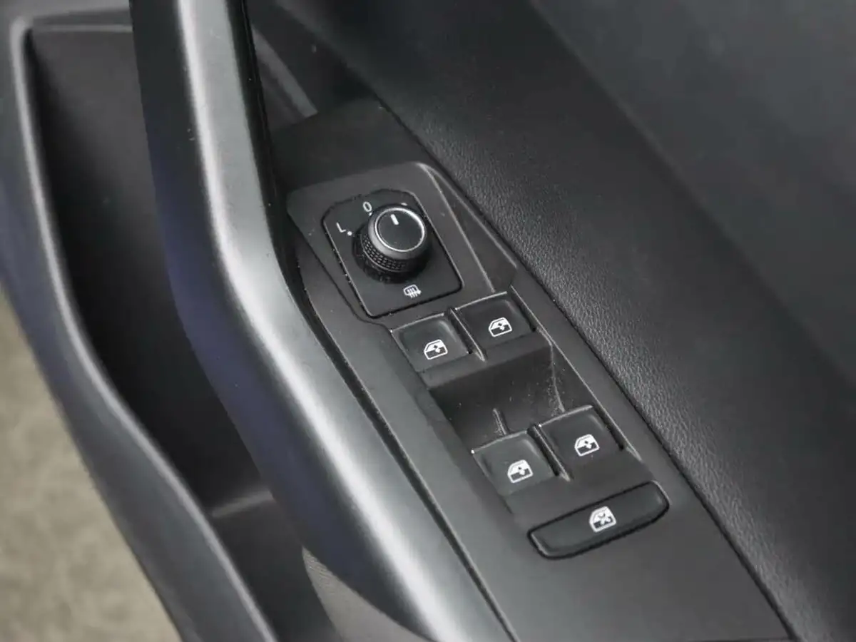 2018-volkswagen-polo-10-se-75ps-big-17