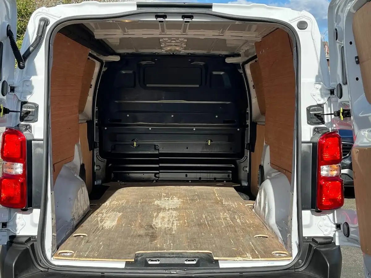 2023-peugeot-expert-15-bluehdi-professional-premium-long-1000-big-9