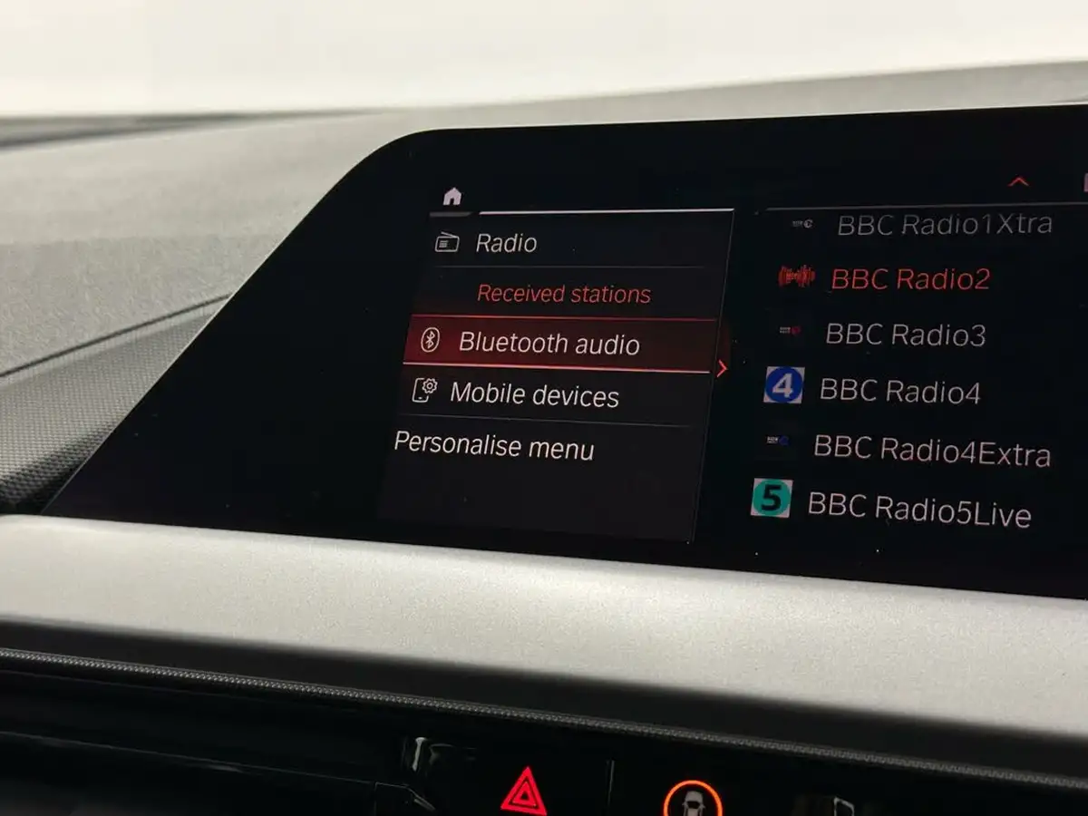 2021-bmw-1-series-15-118i-se-lcp-dct-big-23