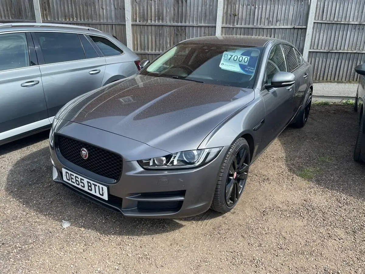 2015-jaguar-xe-20td-portfolio-163ps-auto-big-0