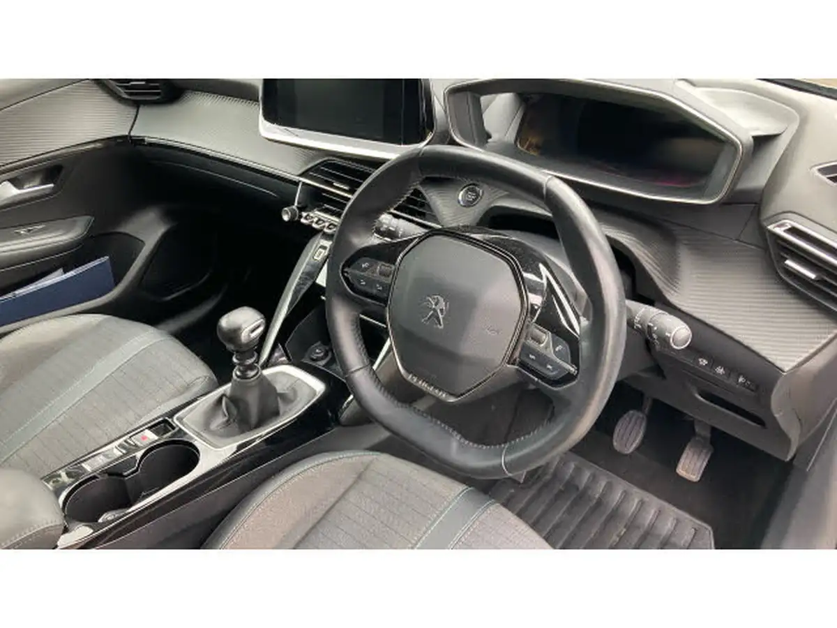 2020-peugeot-208-12-puretech-allure-100bhp-big-10