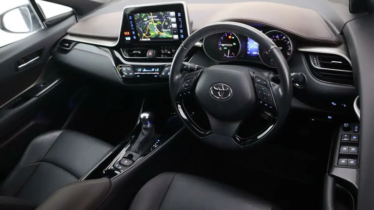 2019-toyota-c-hr-12-excel-awd-cvt-big-9