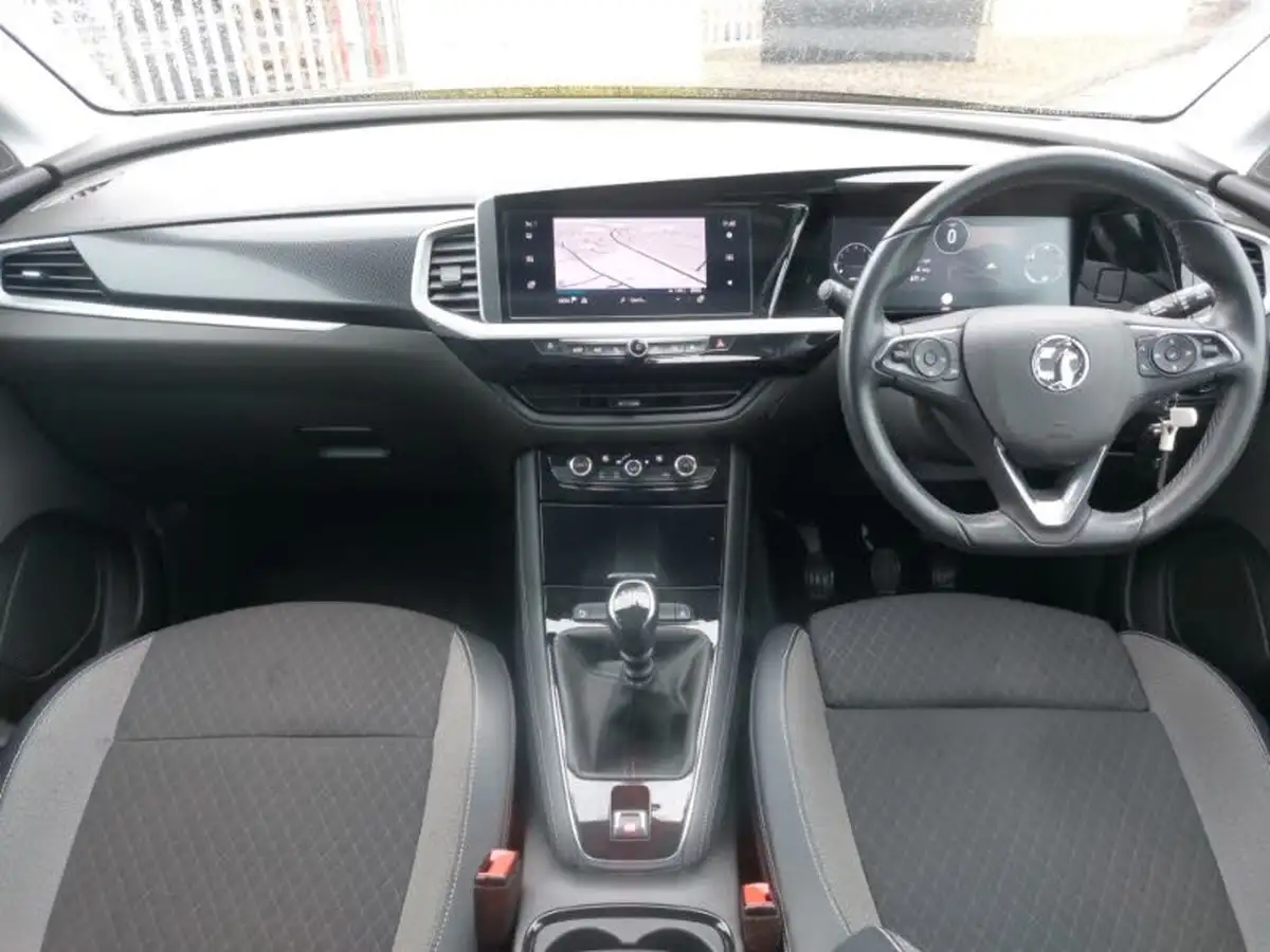 2022-vauxhall-grandland-12-gs-line-big-2