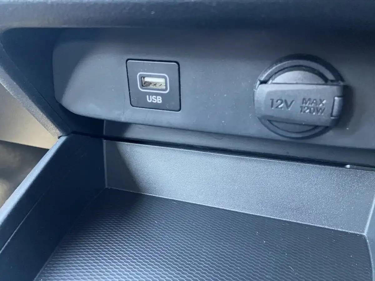 2023-hyundai-i10-10-se-connect-auto-big-29