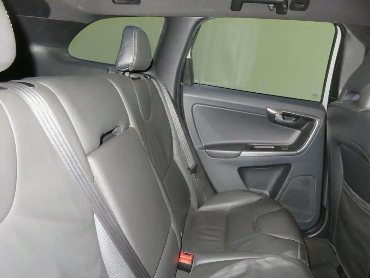 2013-volvo-xc60-24td-d5-r-design-215bhp-geartronic-big-46