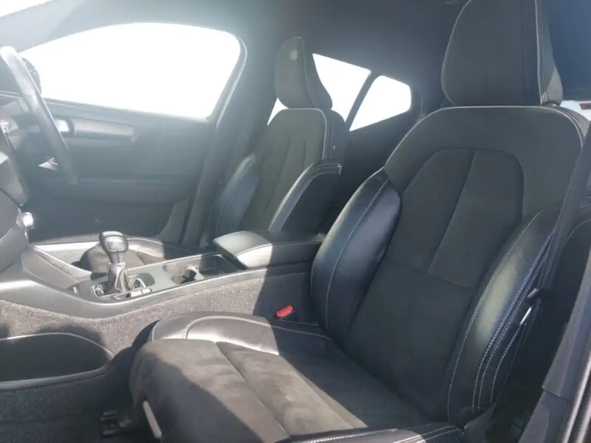 2020-volvo-xc40-15-t3-r-design-big-4