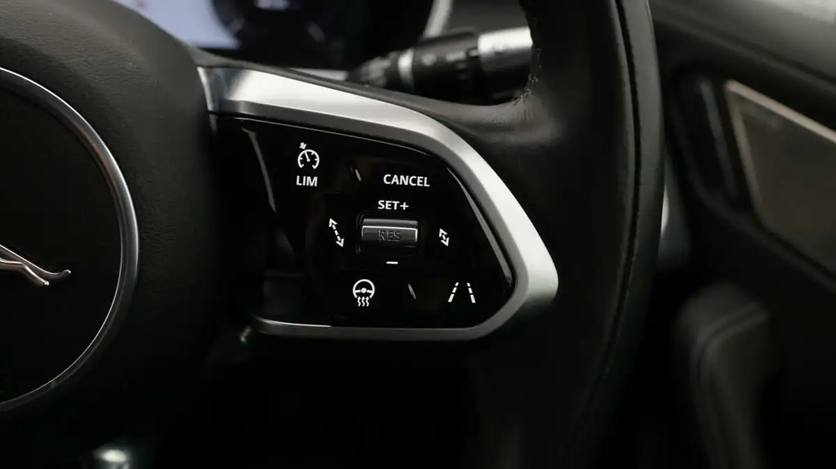 2021-jaguar-i-pace-ev400-hse-big-26