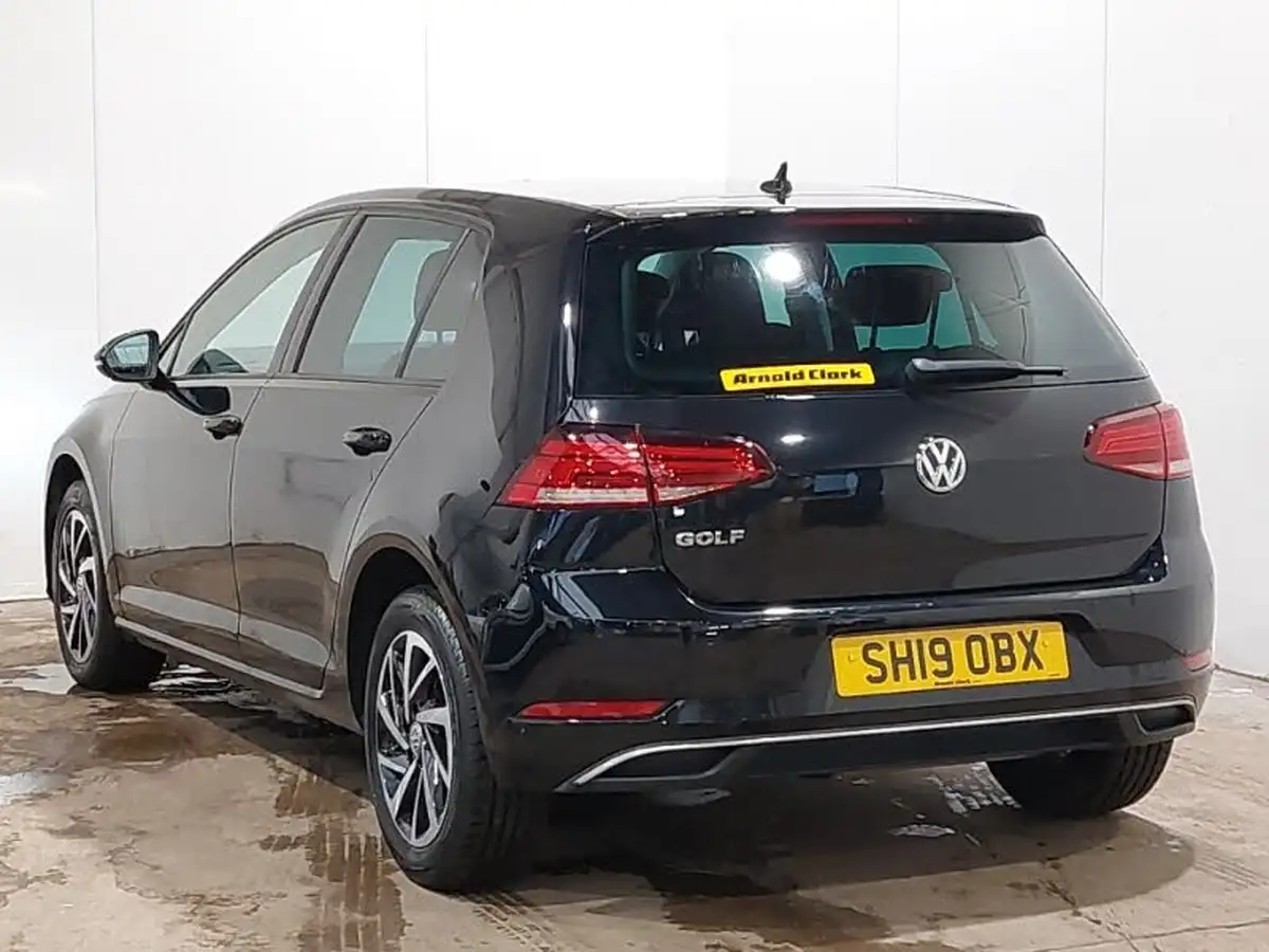 2019-volkswagen-golf-16tdi-match-hatchback-5d-big-1