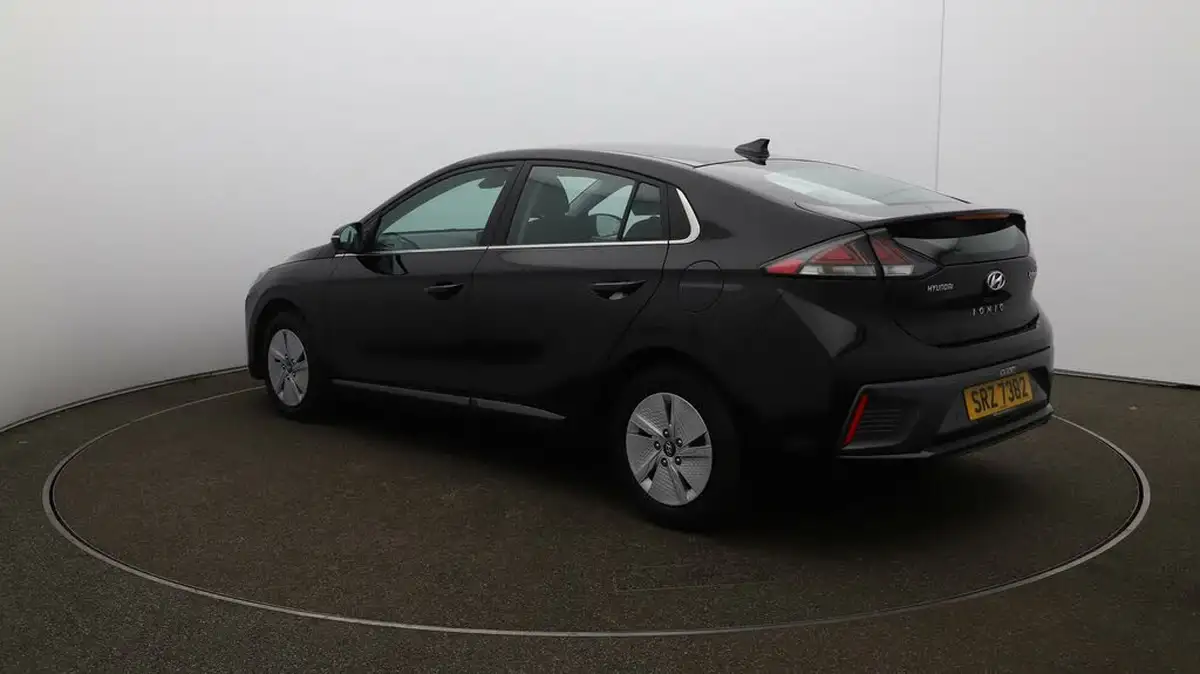 2021-hyundai-ioniq-16-gdi-premium-hybrid-big-5
