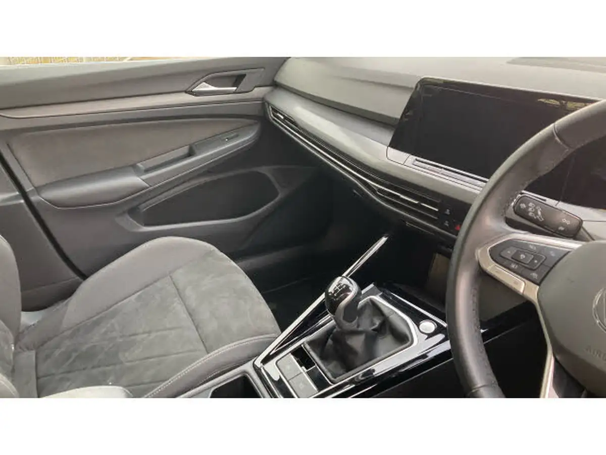 2023-volkswagen-golf-15-tsi-style-edition-150ps-big-13