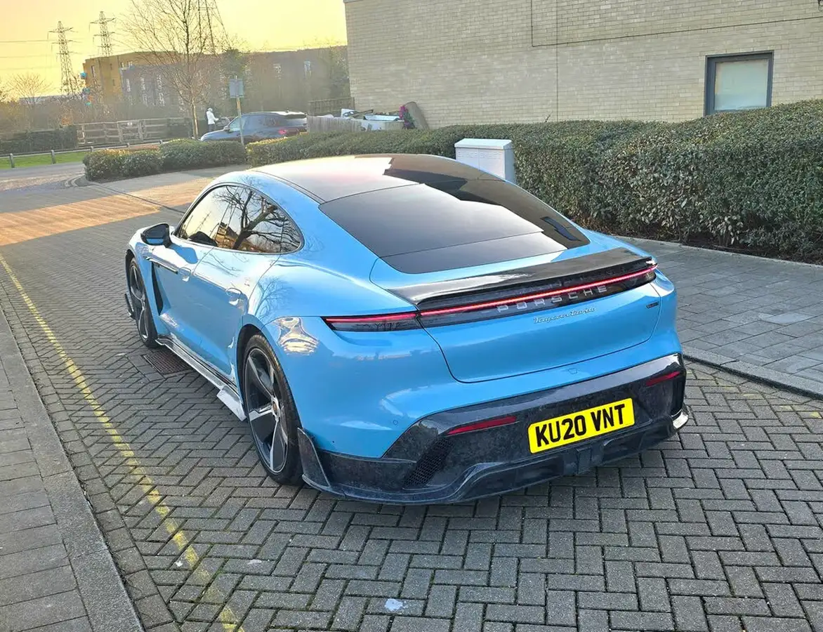 2020-porsche-taycan-e-turbo-big-14