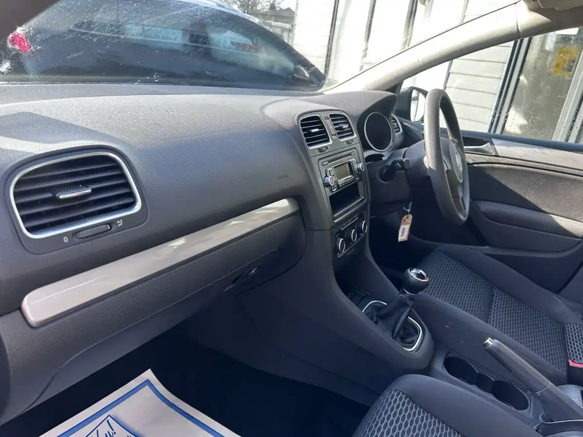 2011-volkswagen-golf-12-tsi-s-5d-big-25