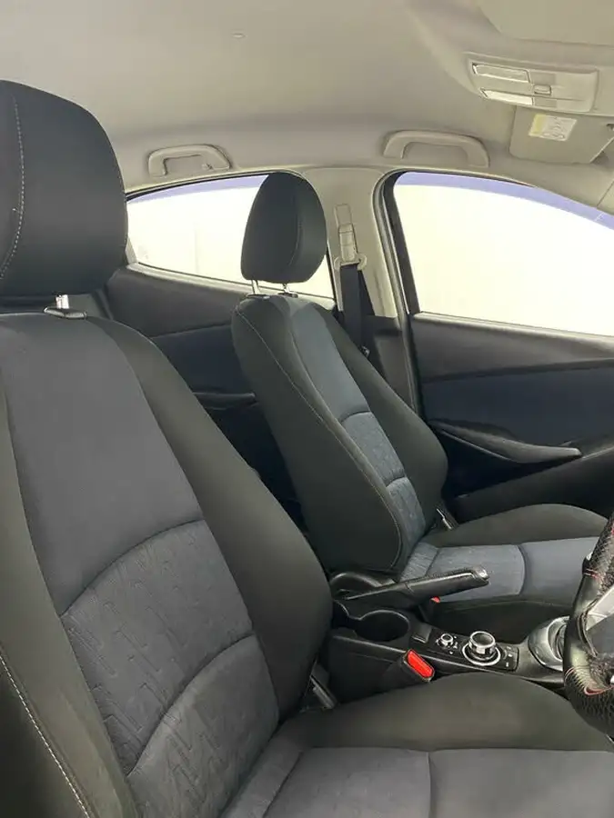 2015-mazda-mazda2-15-se-l-90ps-big-8