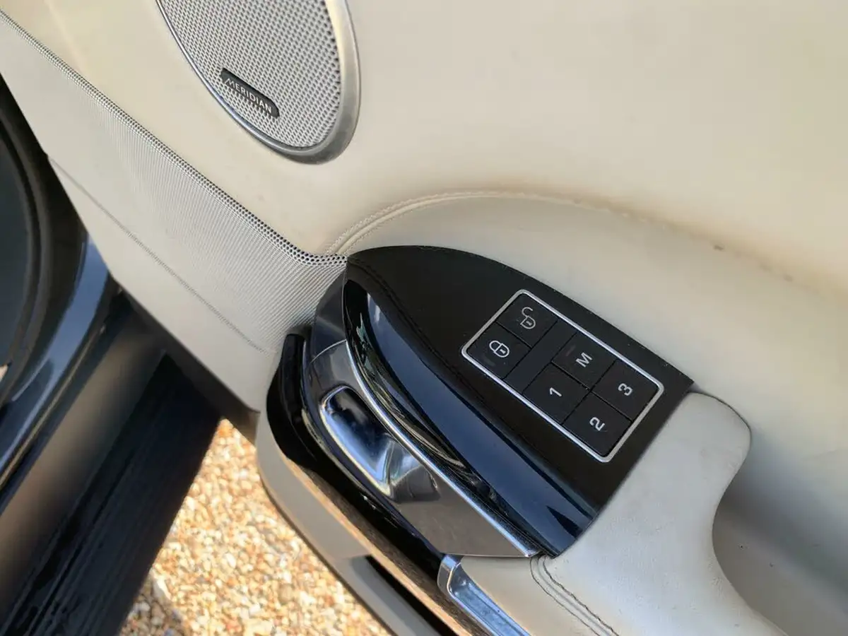 2013-land-rover-range-rover-44-sdv8-vogue-se-big-12