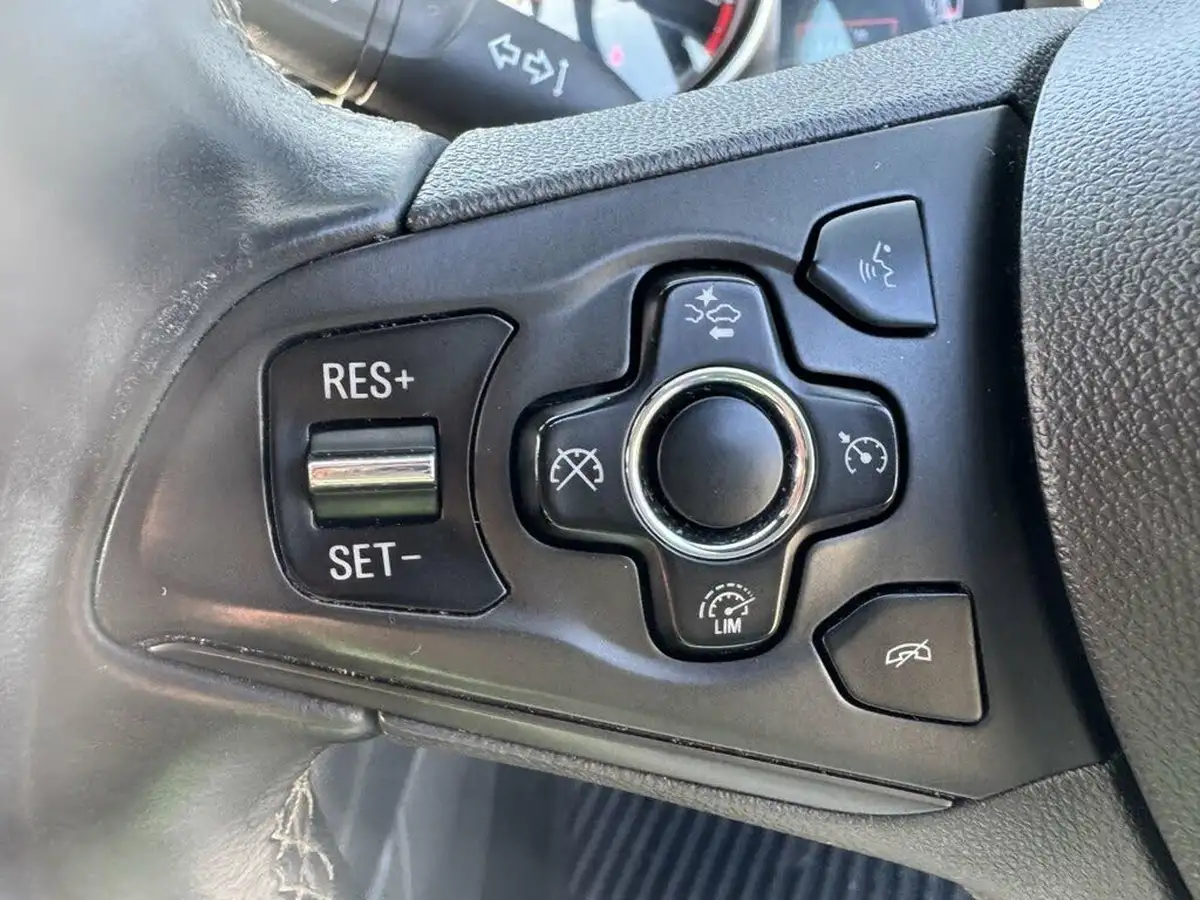2016-vauxhall-astra-14i-16v-turbo-sri-nav-150ps-ss-hatchback-auto-big-42