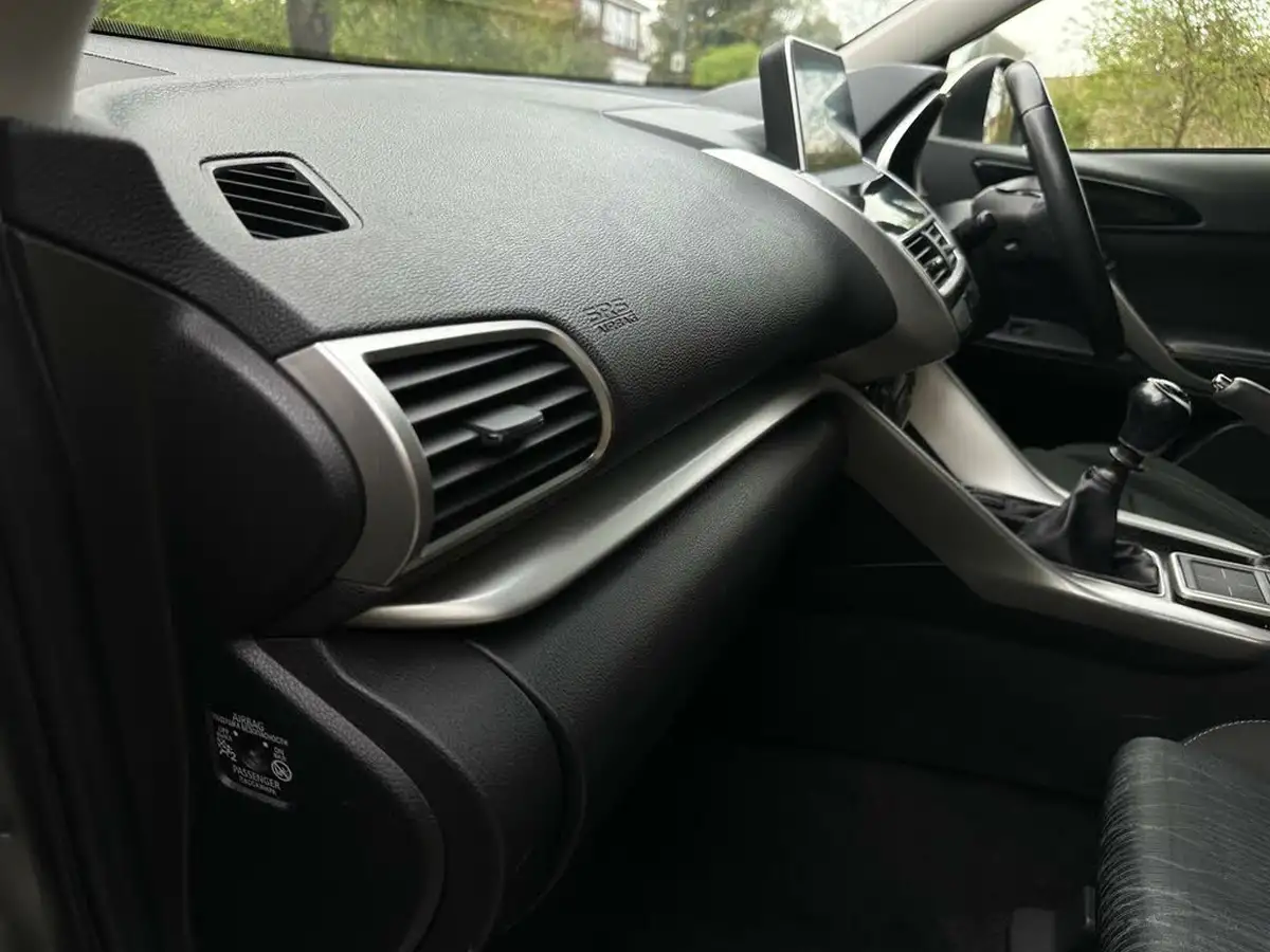 2018-mitsubishi-eclipse-cross-15-3-big-58