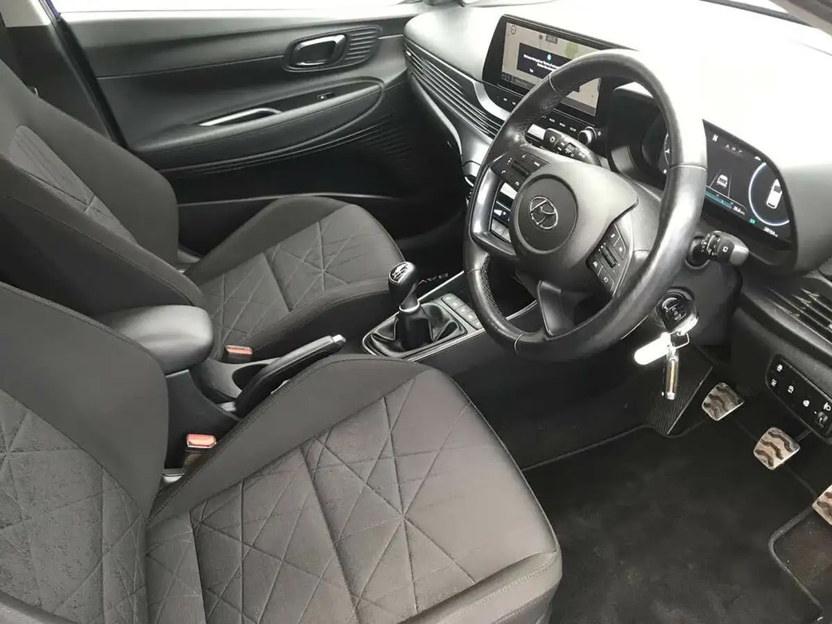 2022-hyundai-bayon-10-t-gdi-premium-120ps-big-14