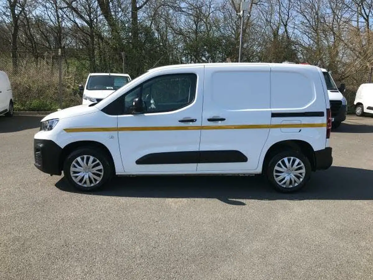 2021-peugeot-partner-15-bluehdi-1000-professional-100ps-eu6dt-panel-big-3