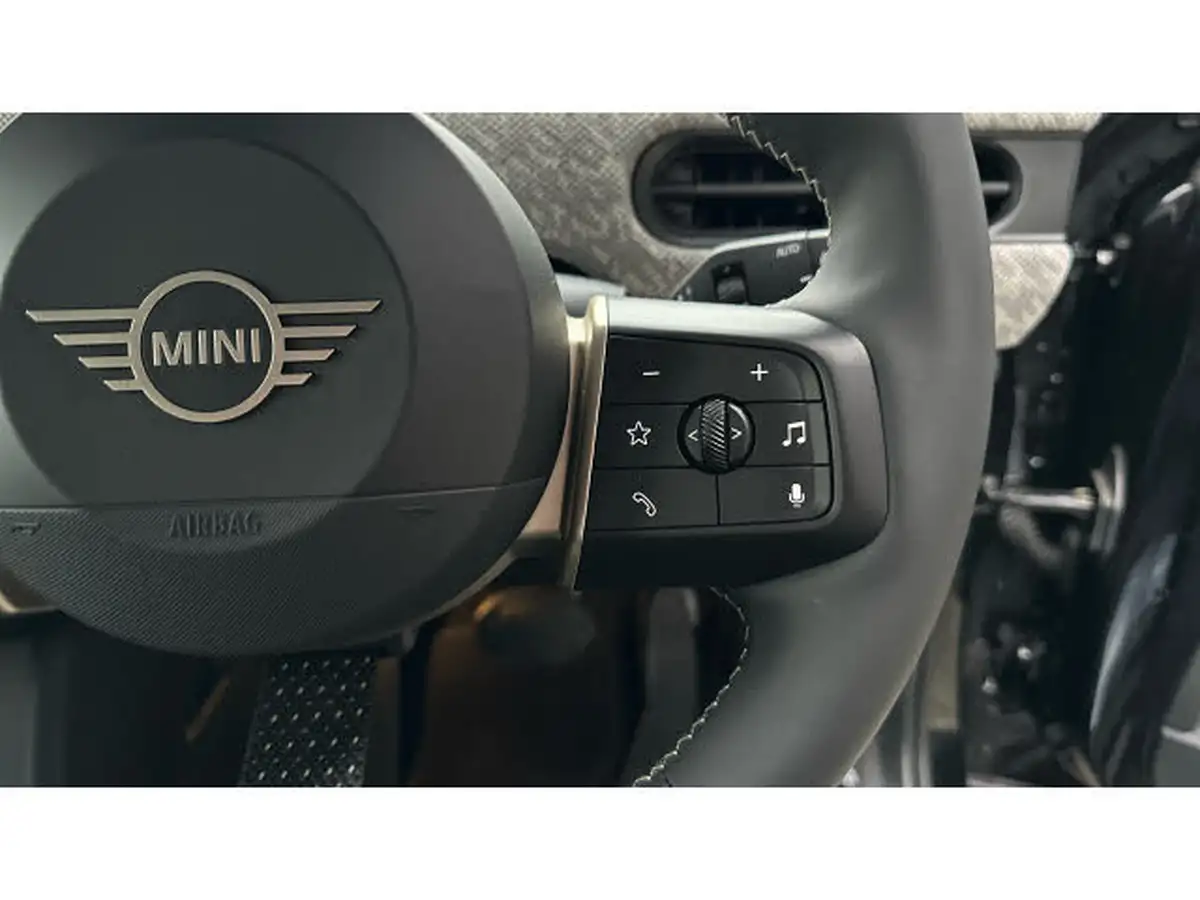 2024-mini-cooper-15-cooper-c-exclusive-3d-big-17