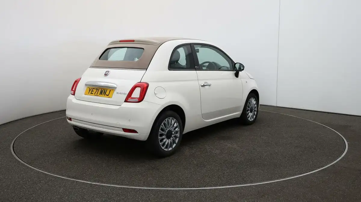 2021-fiat-500c-10-lounge-big-7