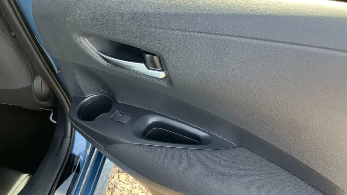 2022-toyota-corolla-18-vvt-i-icon-tech-trk-hatchback-5d-big-27