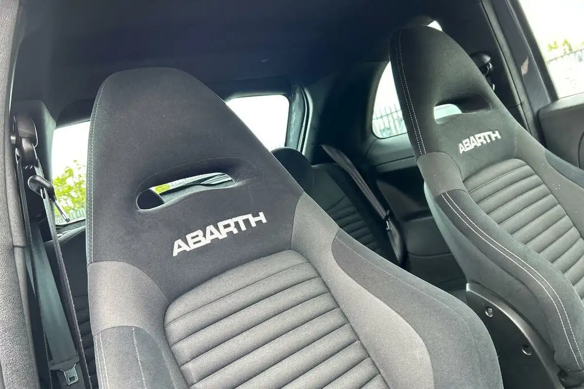 2022-abarth-595-14-tjet-competizione-big-8