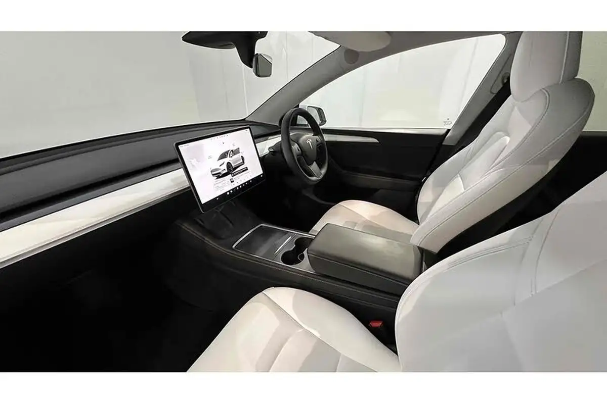 2022-tesla-model-y-e-long-range-big-19