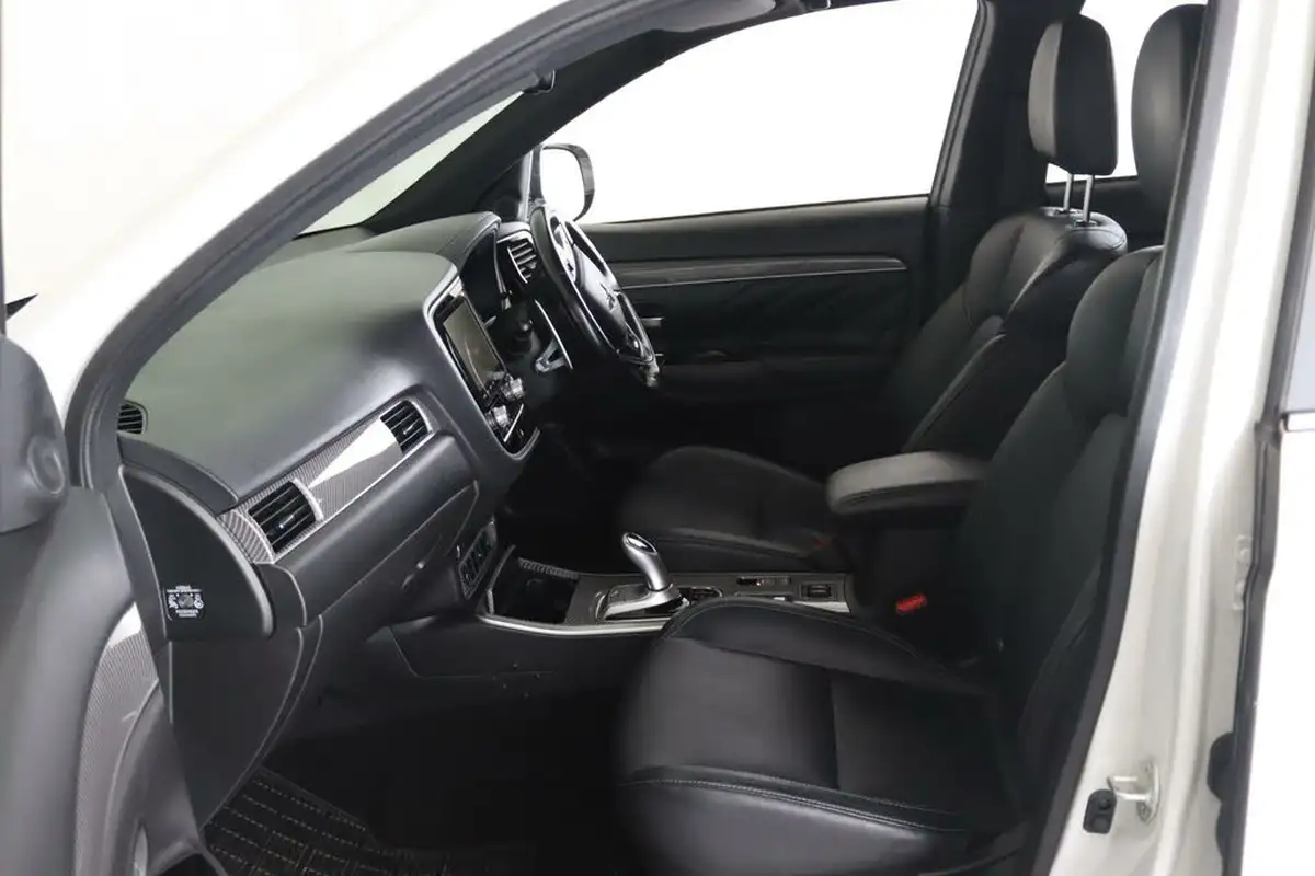 2020-mitsubishi-outlander-24-dynamic-phev-big-10
