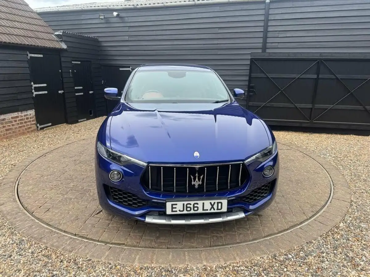 2017-maserati-levante-30td-4x4-no-trim-big-3