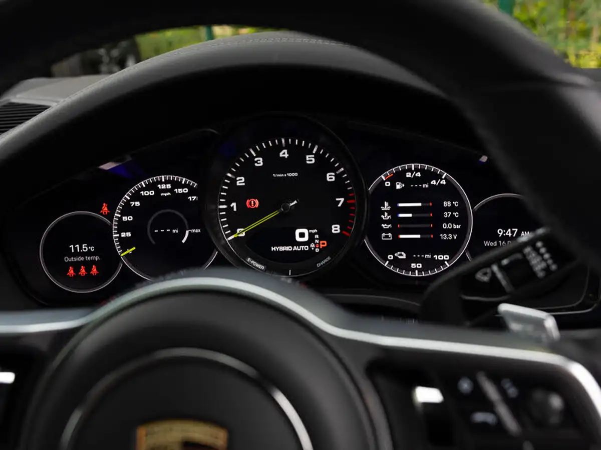 2023-porsche-cayenne-30-v6-e-hybrid-platinum-edition-340ps-coupe-big-17
