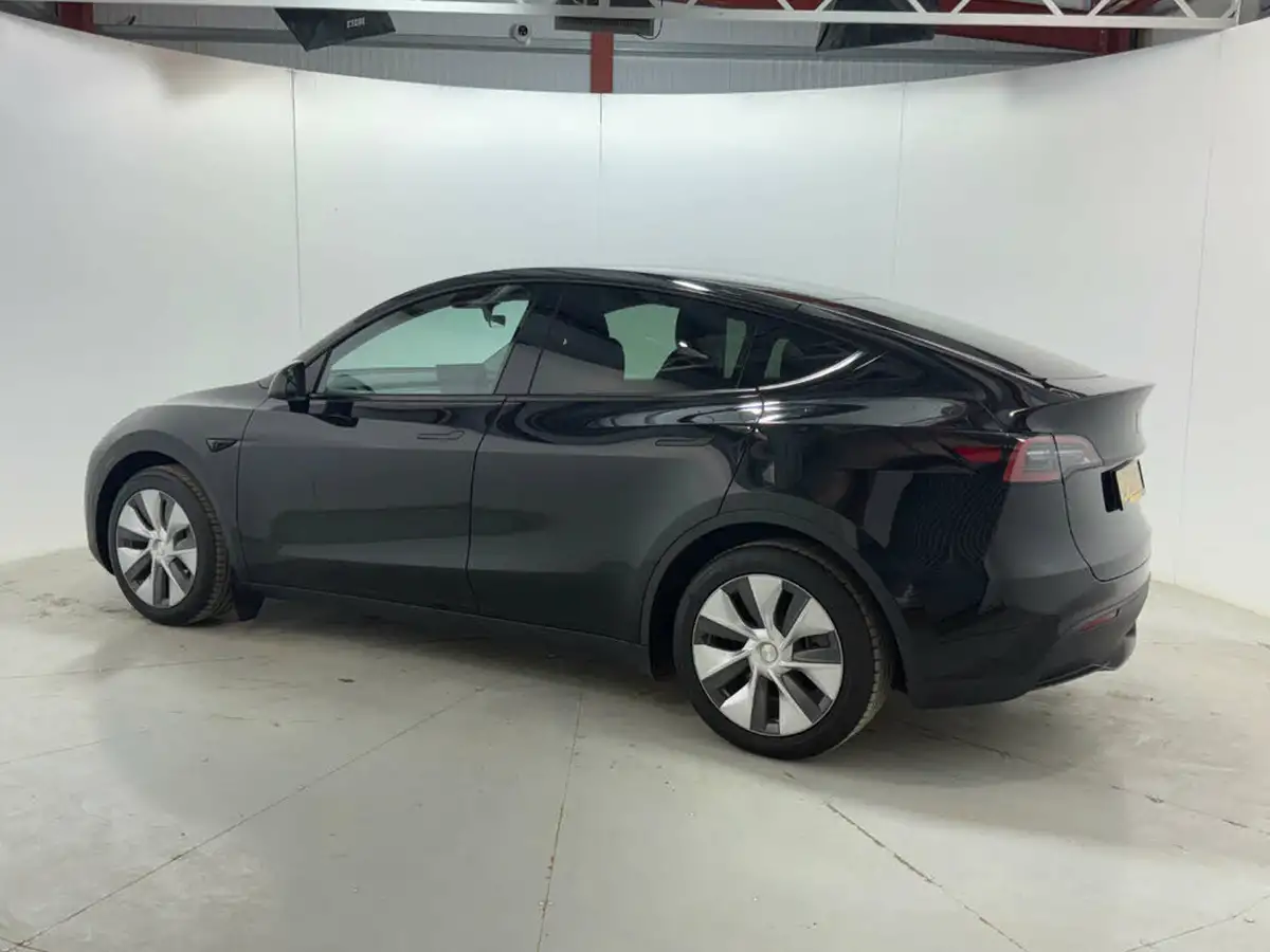 2023-tesla-model-y-e-rwd-big-4