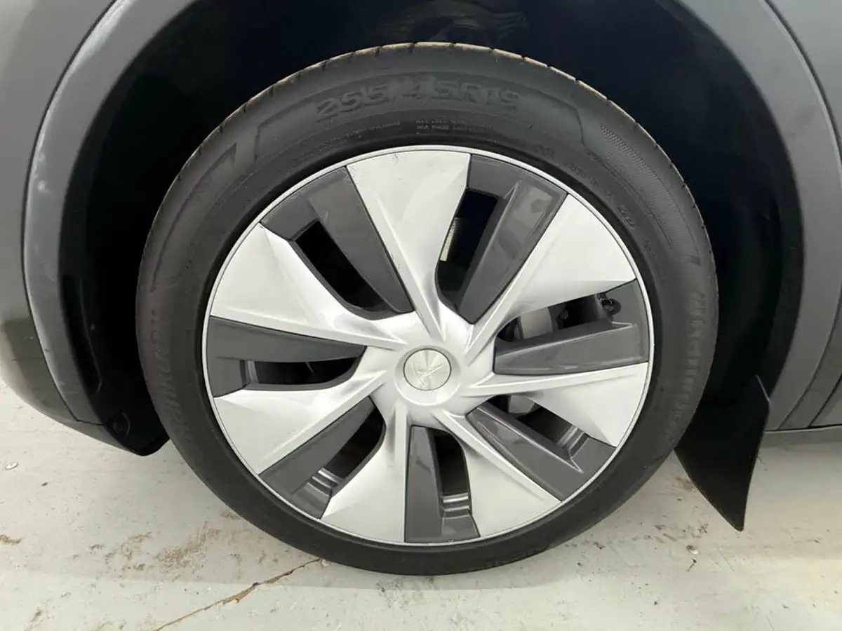 2023-tesla-model-y-e-rwd-big-28