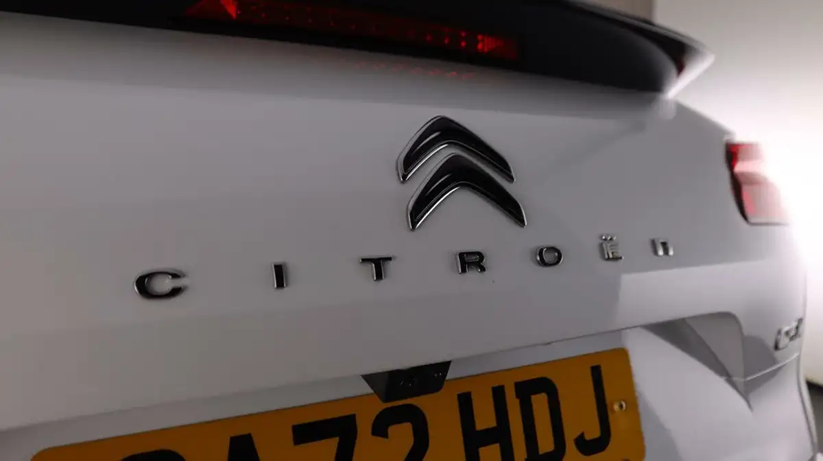 2022-citroen-c5-x-12-puretech-shine-big-19