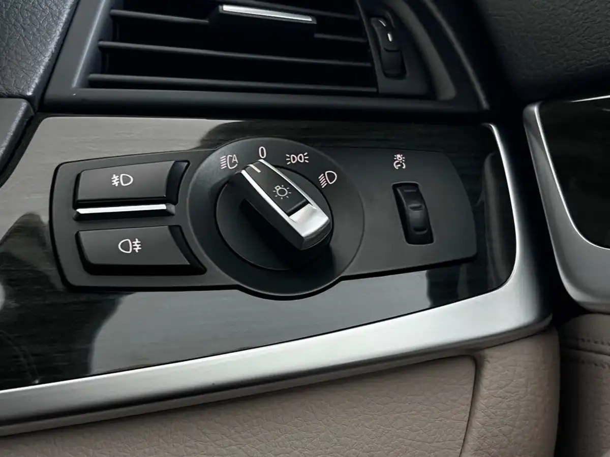2016-bmw-5-series-20td-520d-luxury-saloon-4d-auto-big-18