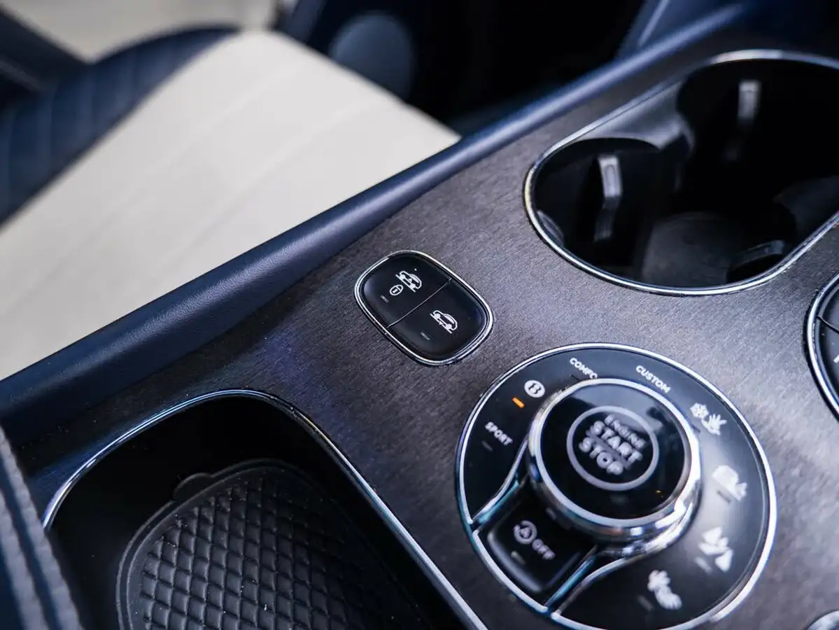 2017-bentley-bentayga-60-w12-big-48