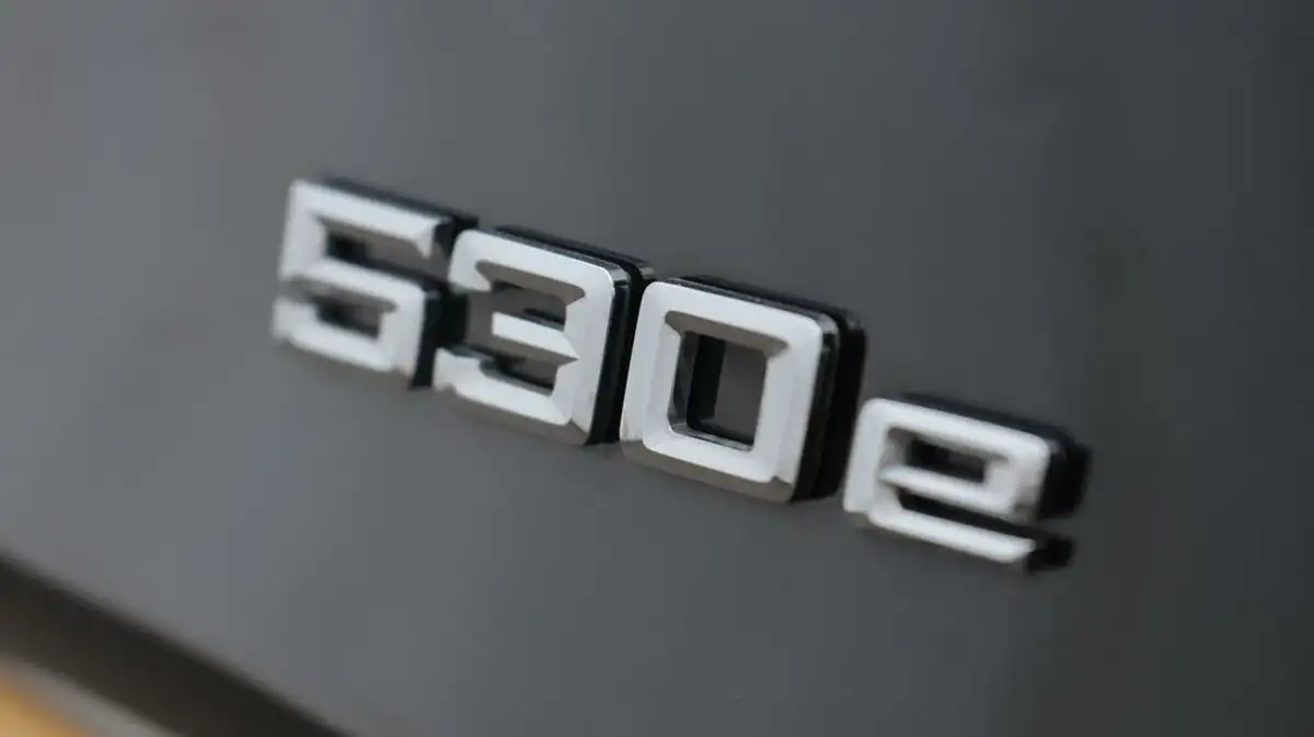 2022-bmw-5-series-20-530e-xdrive-m-sport-saloon-4d-big-23