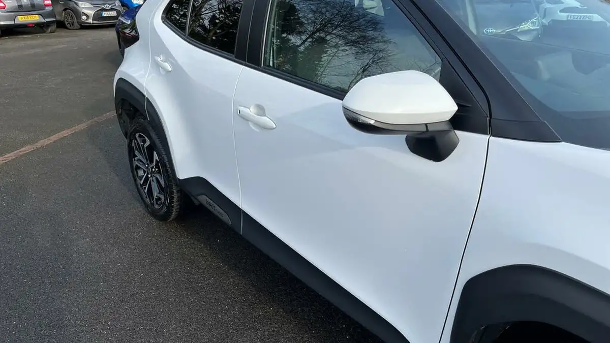 2022-toyota-yaris-15-vvt-i-design-panoramic-roof-big-37