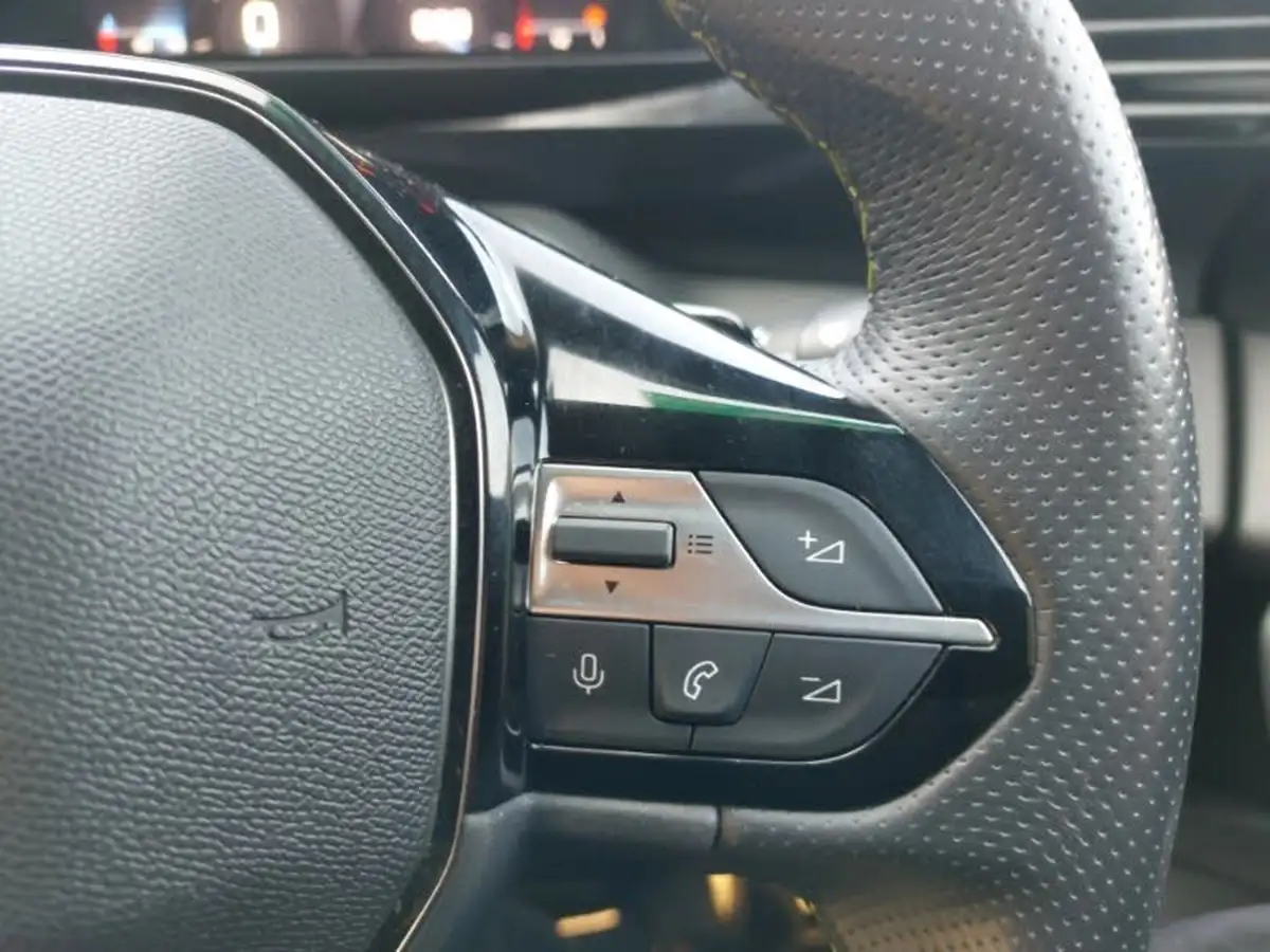 2022-peugeot-308-sw-12-puretech-gt-station-wagon-big-12