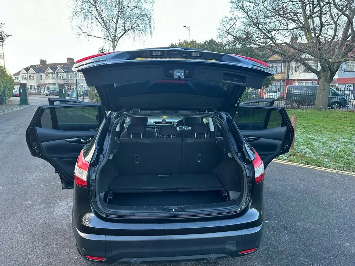 2010-mercedes-benz-c-class-18-c180-cgi-sport-156bhp-saloon-4d-big-54