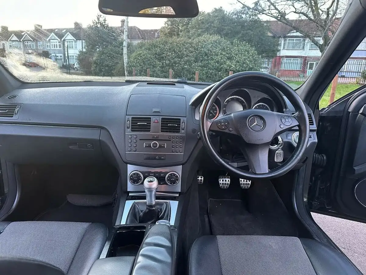 2010-mercedes-benz-c-class-18-c180-cgi-sport-156bhp-saloon-4d-big-30