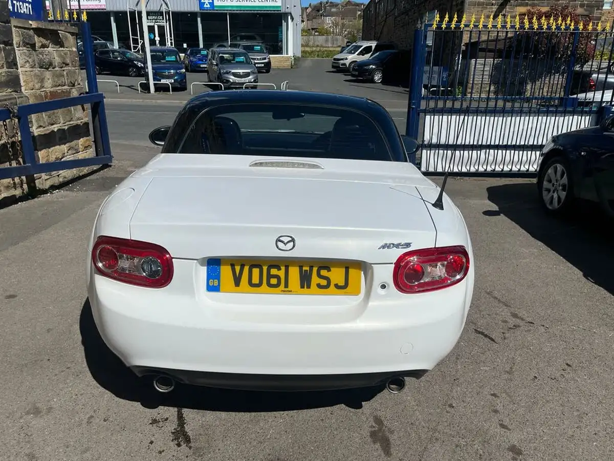 2011-mazda-mx-5-20-roadster-sport-black-big-9