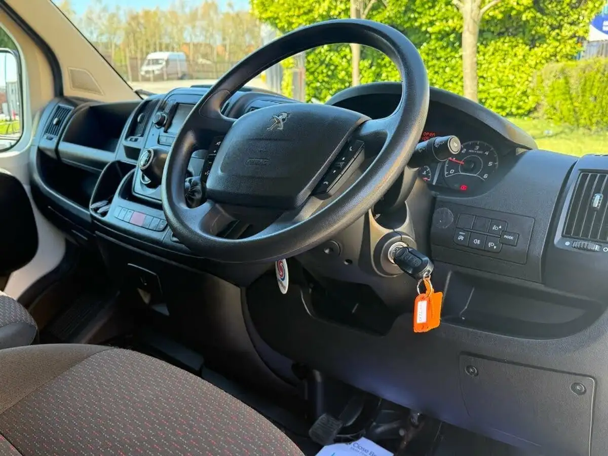 2022-peugeot-boxer-22-bluehdi-professional-335-l3-h2-panel-big-8